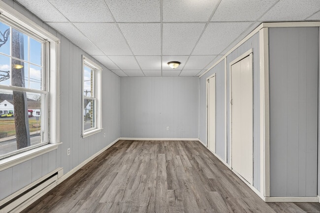 Building Photo - 84 Main St