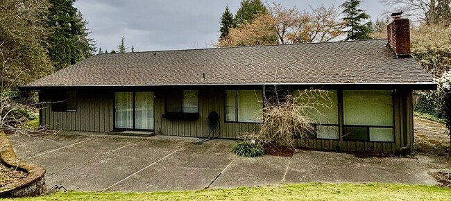 Building Photo - Charming 3bd/2bth Rambler in Tam o'Shanter in Redmond $3,795/mo