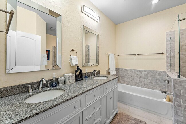 Building Photo - 858 Windermere Way