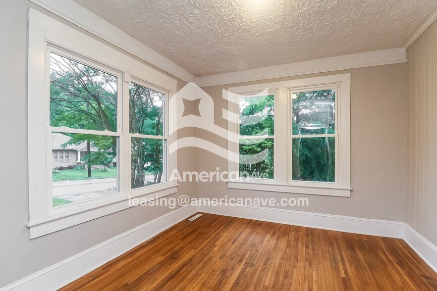 Building Photo - 808 3rd St SE