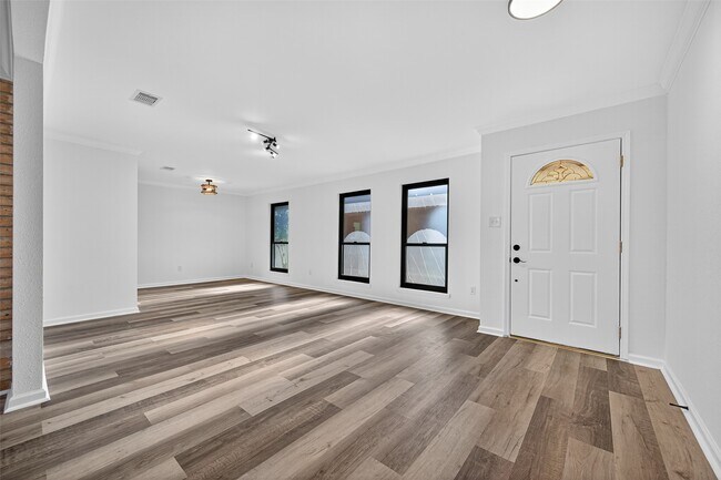 Building Photo - 17418 Largs Cir