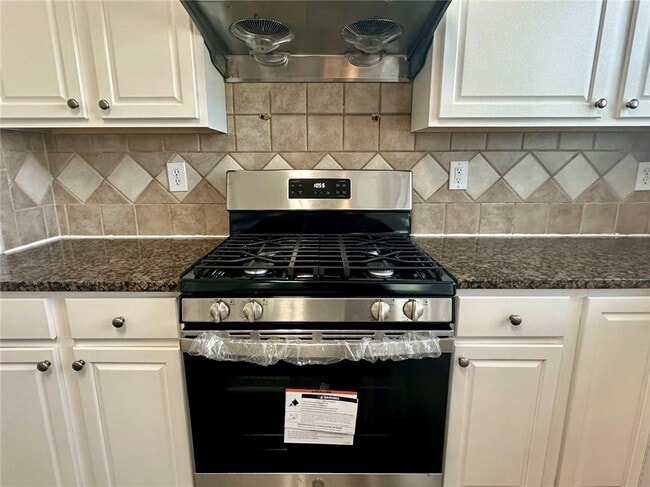 Building Photo - 697 Oracle Dr NE