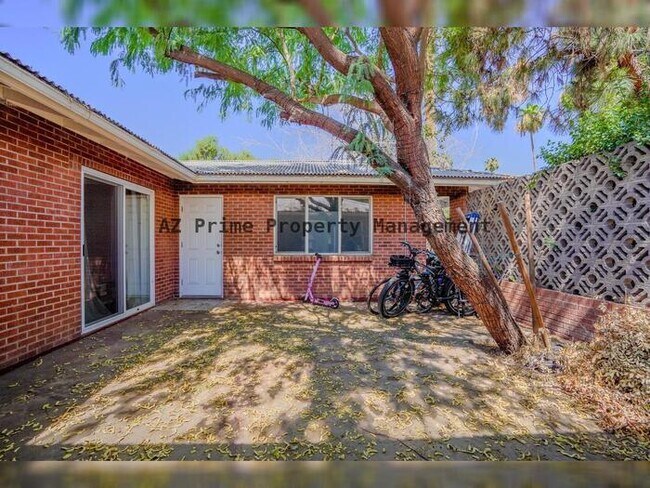 Building Photo - 351 E Encanto Dr