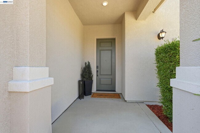 Building Photo - 1550 Plumas Dr