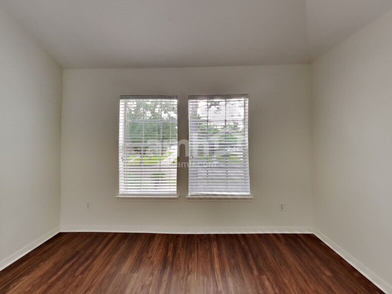 Building Photo - 2036 Pembroke Bay Dr