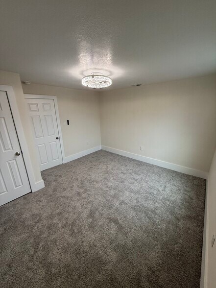 Building Photo - 2000 Effingham St