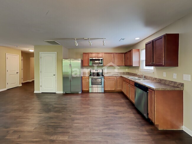 Building Photo - 1300 Cathedral Rock Ct