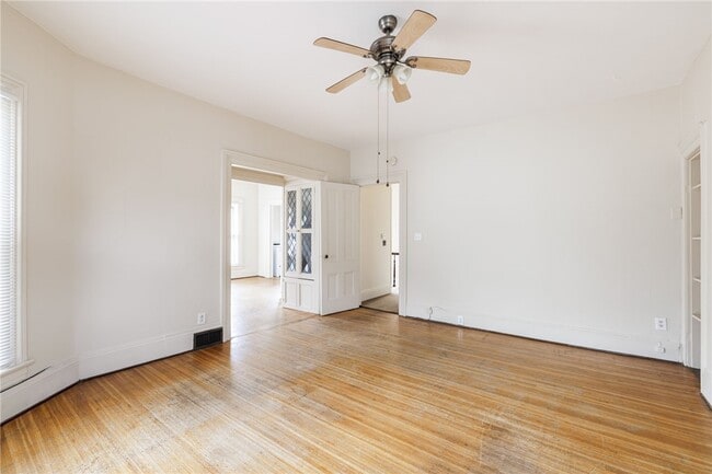 Building Photo - 18 Vick Park B