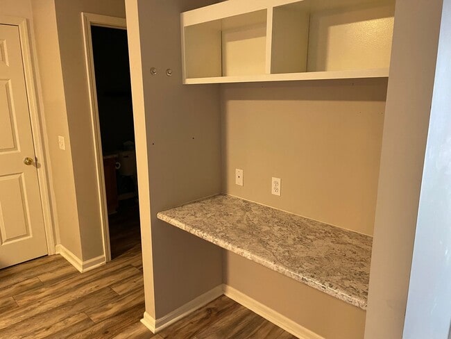 Building Photo - 3 bed / 3.5 bath Grand Ridge townhome avai...