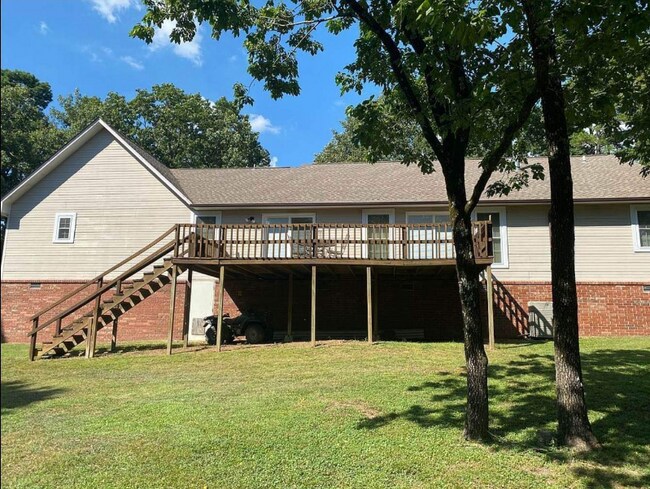 Building Photo - 11 Henry Ct