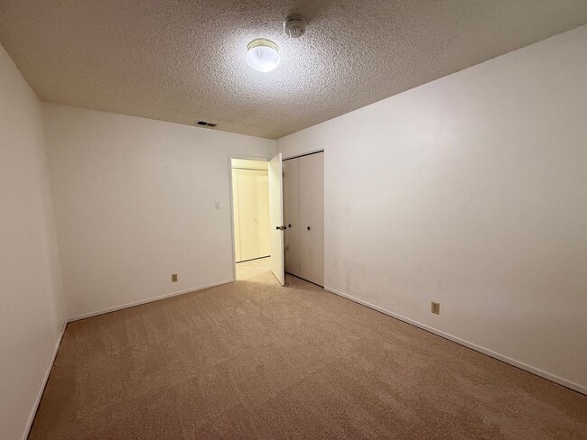 Building Photo - Single Story Home in Quiet Neigbhorhood Ne...
