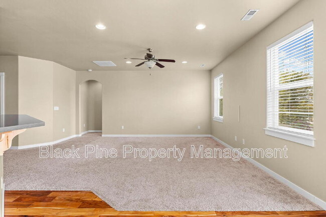 Building Photo - 1510 W Cactus St