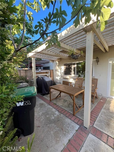 Building Photo - 9 Oak Tree Ln