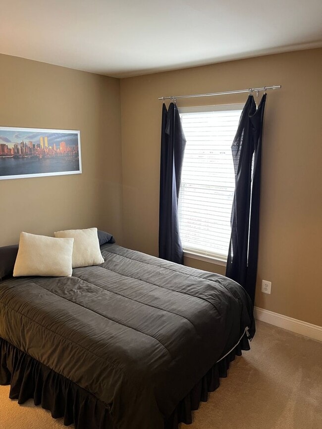 Building Photo - 3BR Townhome in Abingdon: Deck, Assigned Parking, Pool, Gym + W/D