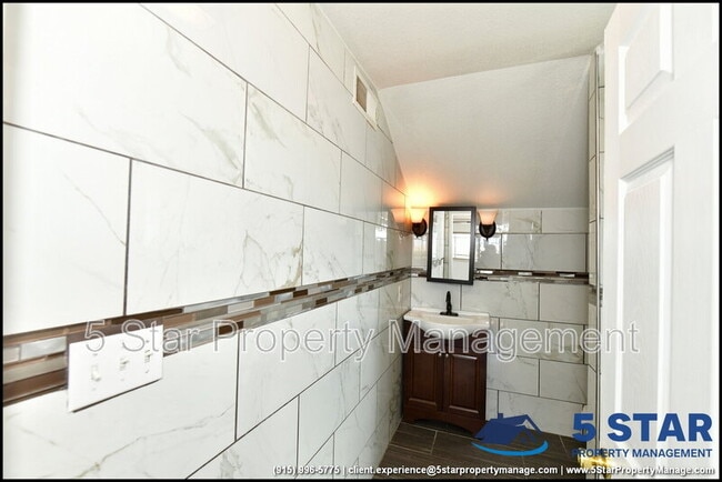 Building Photo - 908 Bolivia St