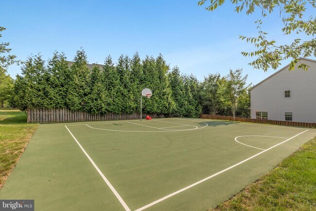 Building Photo - 42706 Chisholm Dr