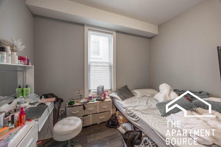 Building Photo - 1431 N Cleaver St