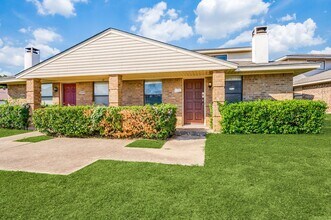 Building Photo - 2 Bedrooms in Irving with Large 2-Car Garage