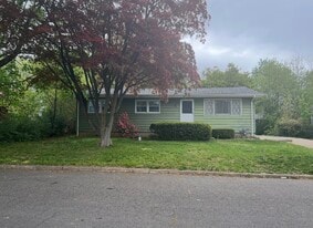 Building Photo - 8 Garth Ave