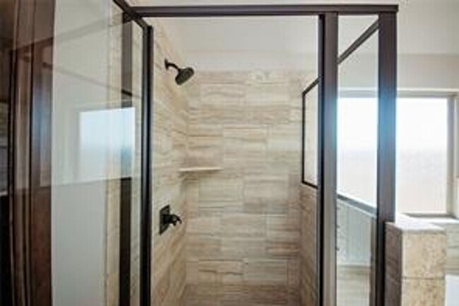 Building Photo - 3 Bed | 2 Bath | 2 Car Garage - Bungalow S...