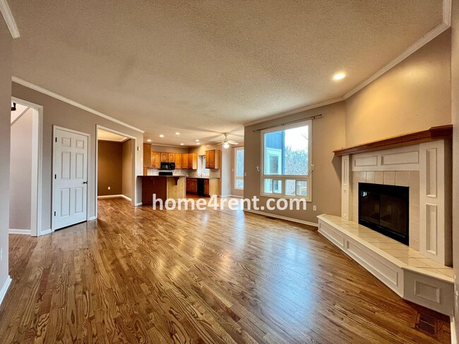Building Photo - Beautiful Four Bedroom Home in Blue Valley...