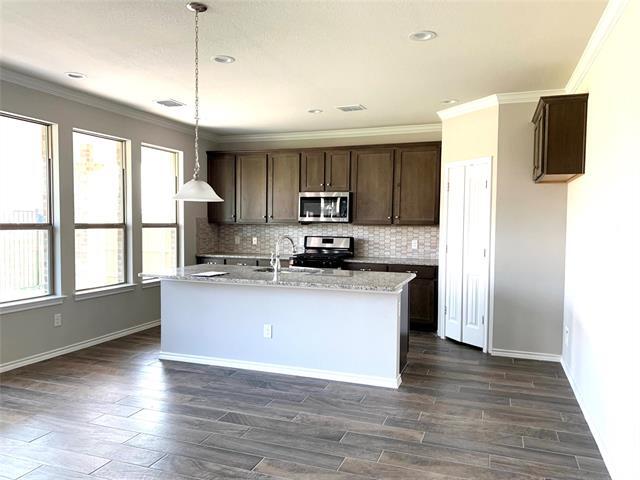 Building Photo - 515 Long Prairie Dr