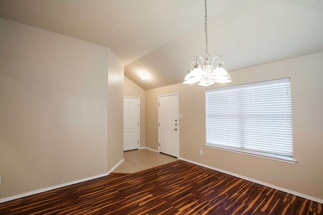 Building Photo - 709 Alder Dr