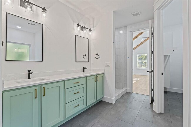 Building Photo - 2 Kolman Ln