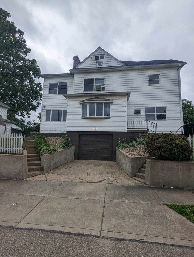 Building Photo - 9th Street Triplex