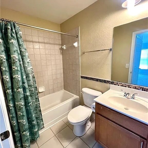 Primary Bath Combo/Tub Shower - 14870 Pleasant Bay Ln