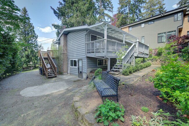 Building Photo - 5Bd/2.25Ba Kirkland Home