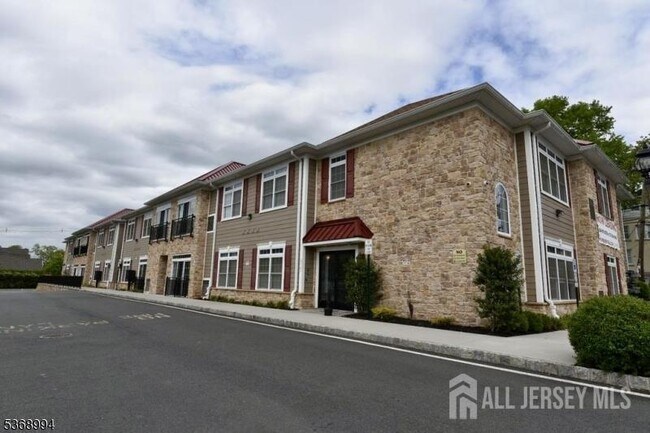 Primary Photo - 475 Avenel St