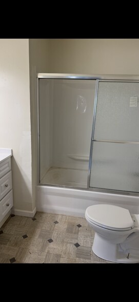 Bathroom - 5132 Center Oak Rd