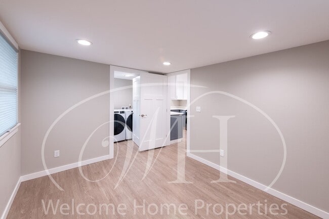 Building Photo - Newly Remodeled 1 bedroom Cottage with Bon...