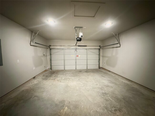 Building Photo - 12187 Ridge Top Dr