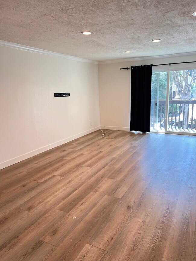 Primary Photo - 730 N Eucalyptus Ave