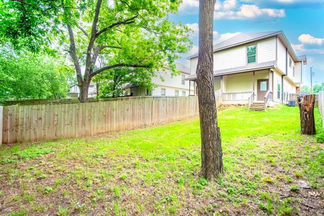 Building Photo - 206 Pecan Hollow St