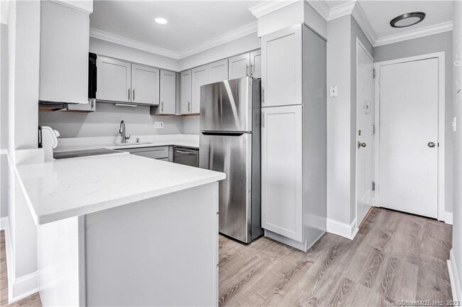 Building Photo - 154 Cold Spring Rd