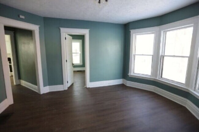 Building Photo - 1220 Wealthy St SE