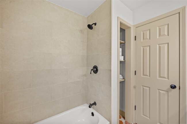 Building Photo - 4022 Marlborough Dr