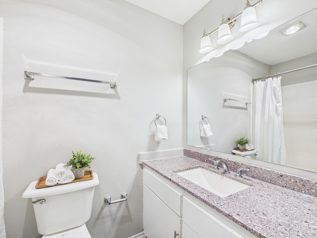 CAM04601G0-PR0036-STILL001.jpg - Greenway Apartments