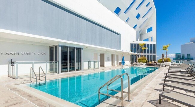 Building Photo - 1300 Brickell Bay Dr
