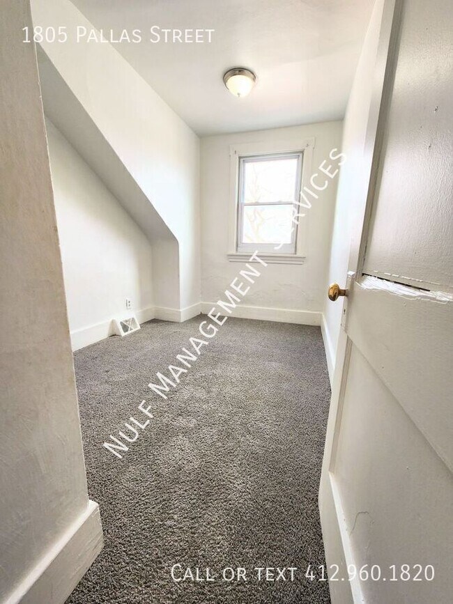 Building Photo - 1805 Pallas St