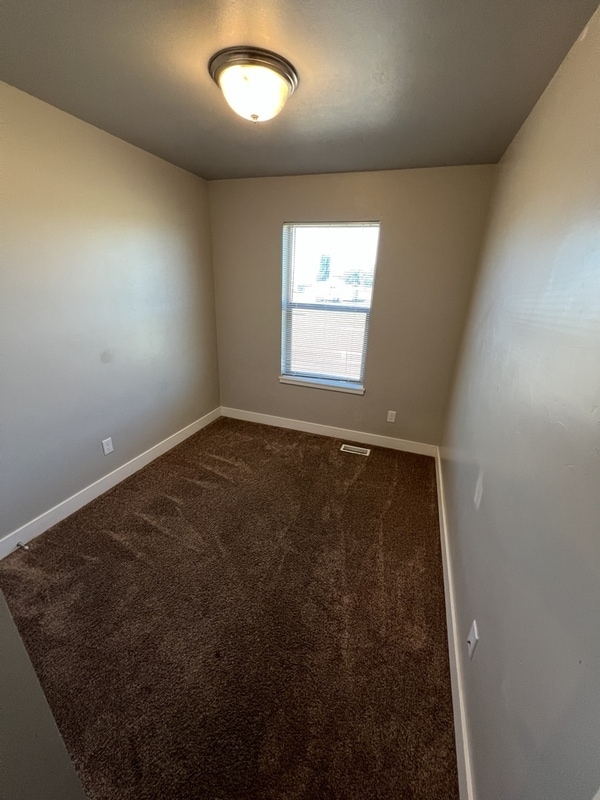 Building Photo - 385 480 W