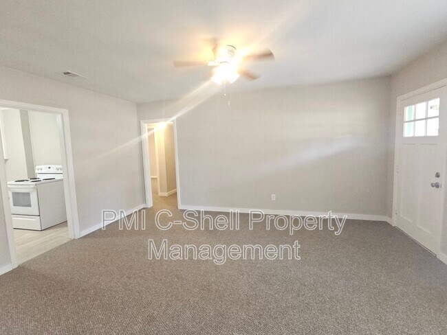 Building Photo - 217 Willow St