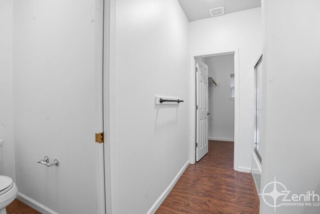 Building Photo - 419 NE 7th Ave