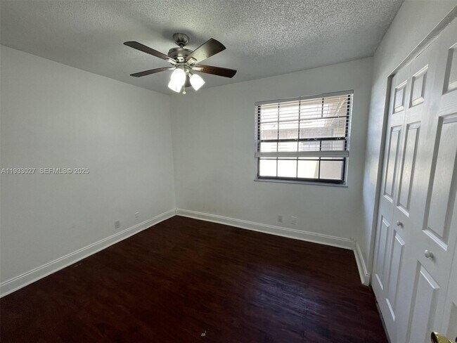 Building Photo - 2632 Riverside Dr