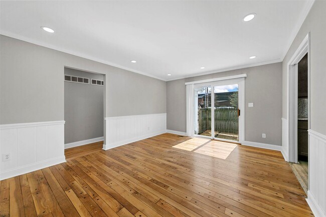 Building Photo - 1308 Havenhurst Rd