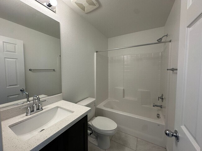 Building Photo - Henderson Townhome for rent