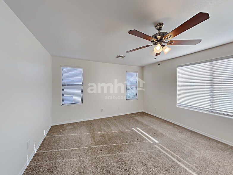 Building Photo - 15424 W Poinsettia Dr